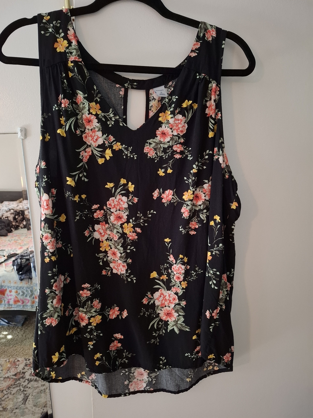Old Navy Black Floral V-Neck Sleeveless Tank